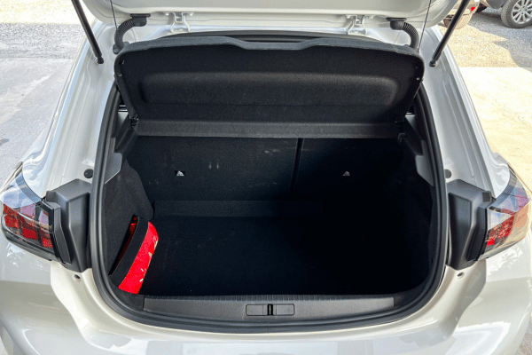 peugeot-208-white-new-3